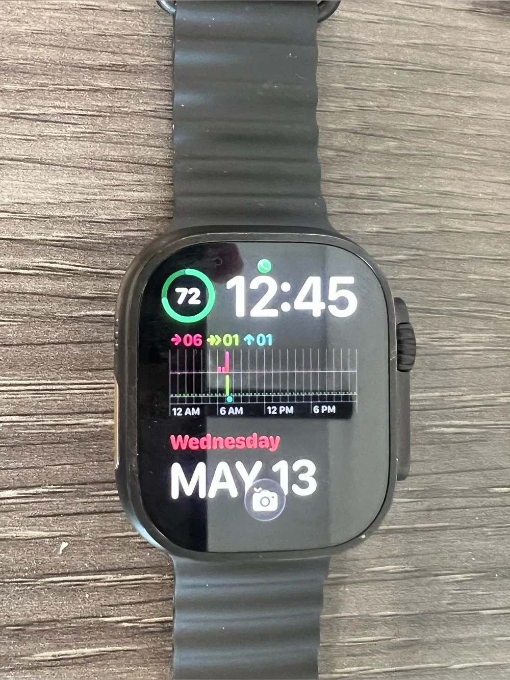 Apple Watch SE in Black with Black Sport Band